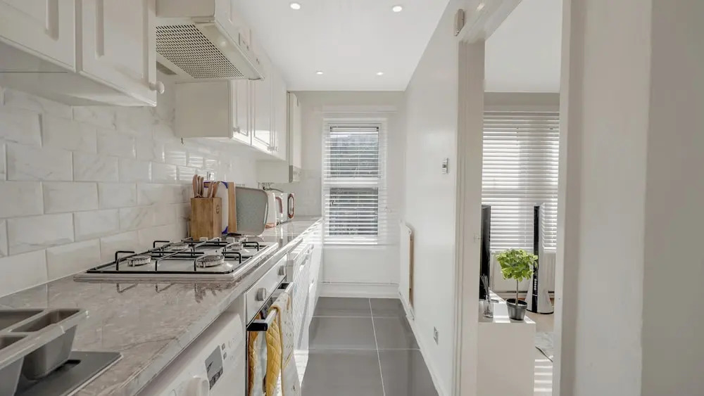 London - Flat - Garden Access - Sleeps 3 - Parking
