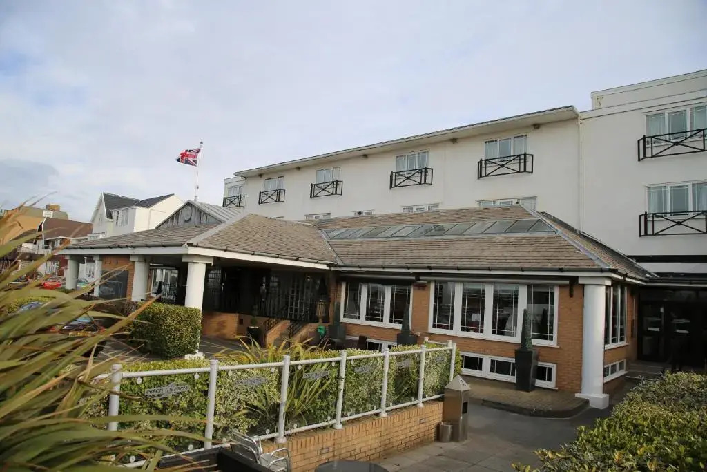 Inn On The Prom At The Fernlea Hotel