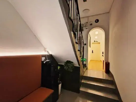 Xihe Small Resident Hostel (Yingtian Menluoyi Ancient City Store)