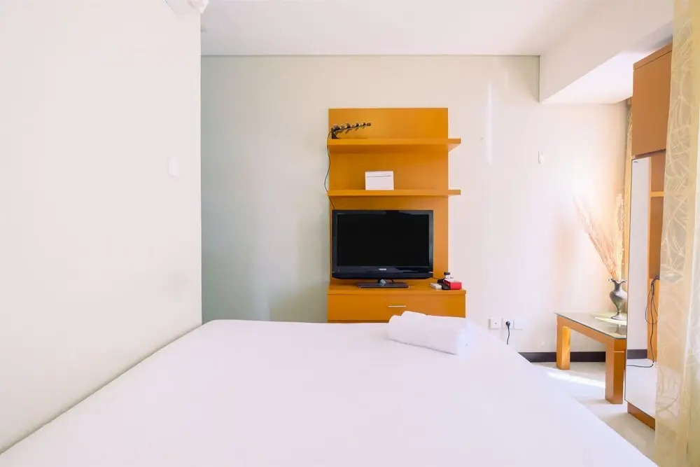 Cozy and Modern Studio at Nifarro Park Apartment by Travelio