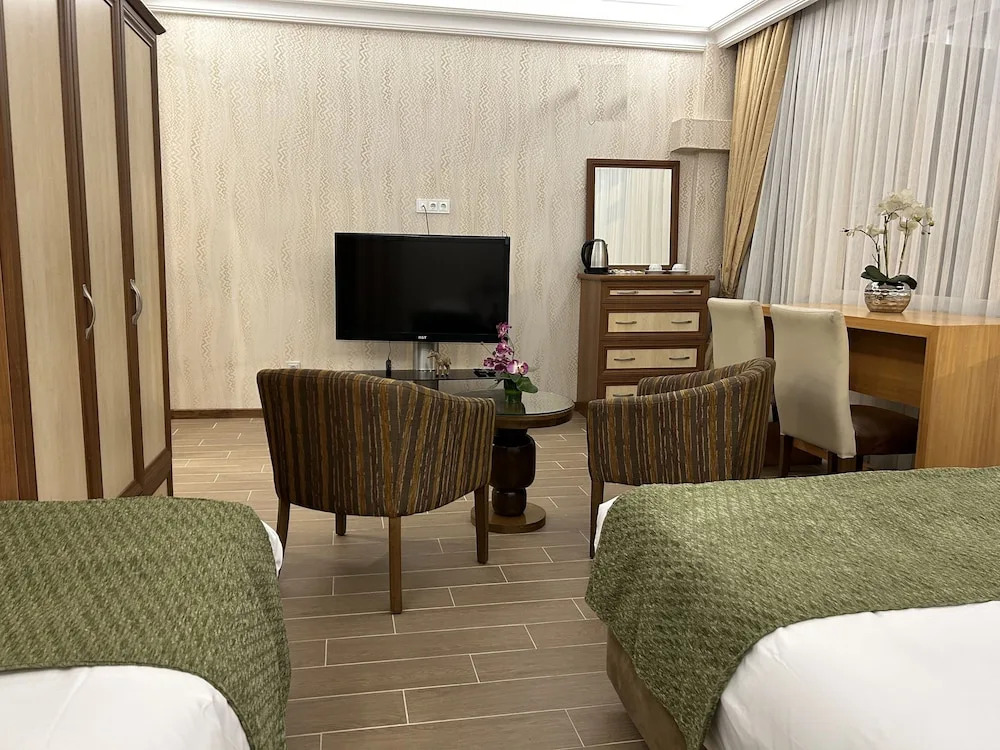 Lily Rooms