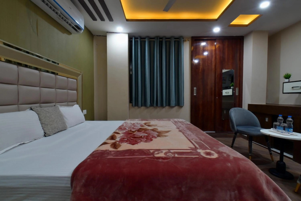 Hotel Violett Doors