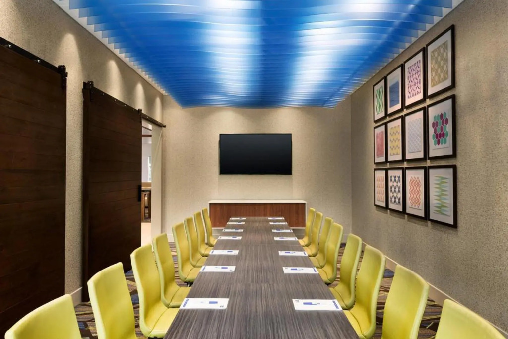 Holiday Inn Express & Suites Warrensburg North by IHG