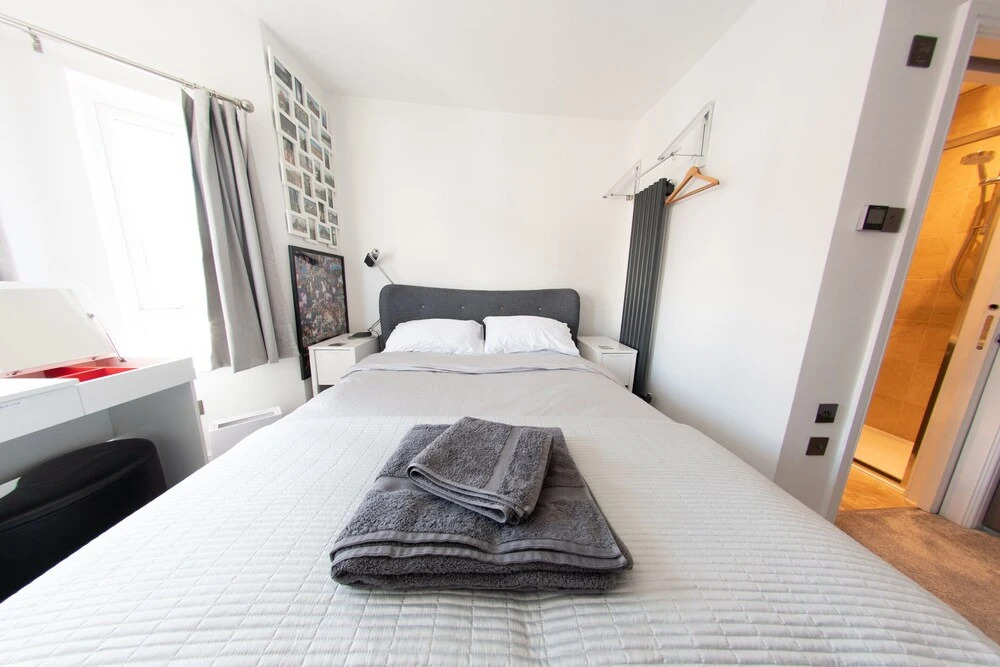 Luxury 3-bed Apartment in Bournemouth Nr Beach