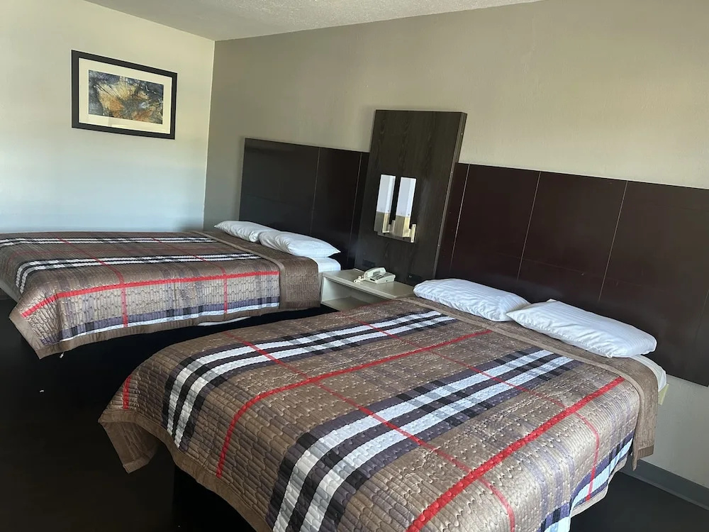 DELUXE INN augusta