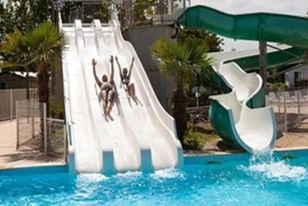 Bungalow de 3 chambres avec piscine partagee et terrasse amenagee a Trogues