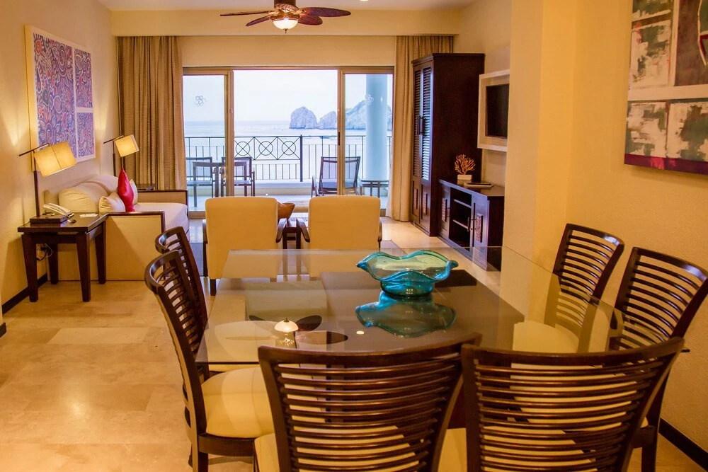 Spacious One Bedroom Suites With Kitchen, Bay Views & Access to Outdoor Pools