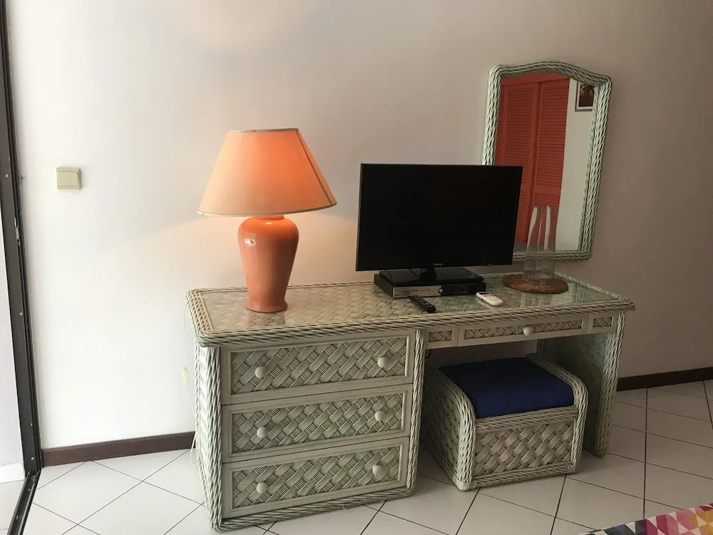 Studio in Pointe-à-pitre, With Wonderful sea View, Pool Access, Furnis