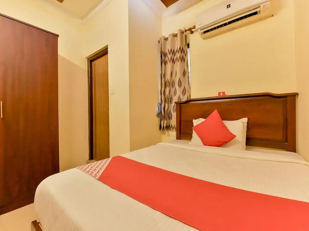 OYO 8214 Malabar Plaza Residency 1