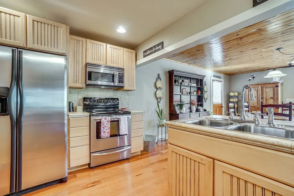 Luxe Helen Gem W/hot Tub + Pool Access