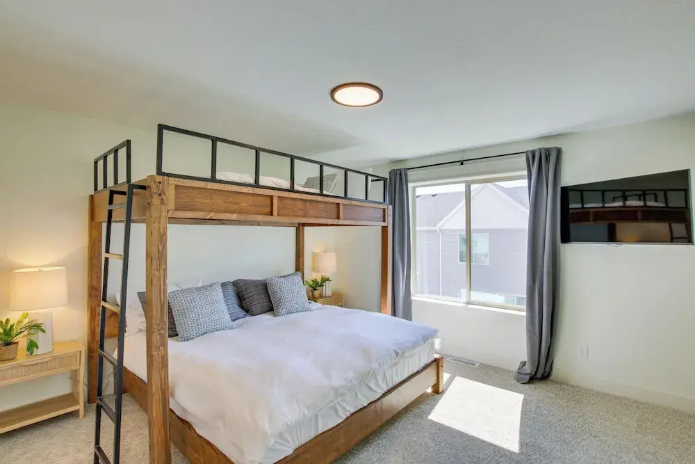 Spacious Utah Home w/ Hot Tub < 1 Mi to Bear Lake!