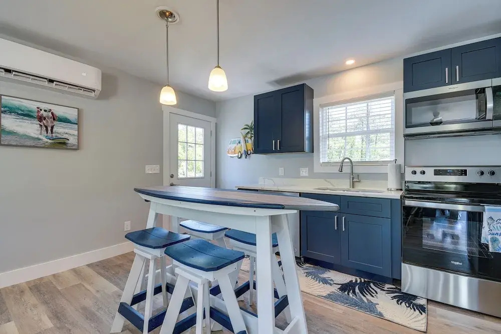 1 Mi to Beach & Pier! Chic Ocean Isle Studio