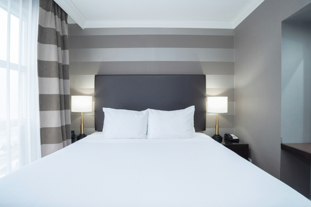 Sandman Signature Mississauga Hotel