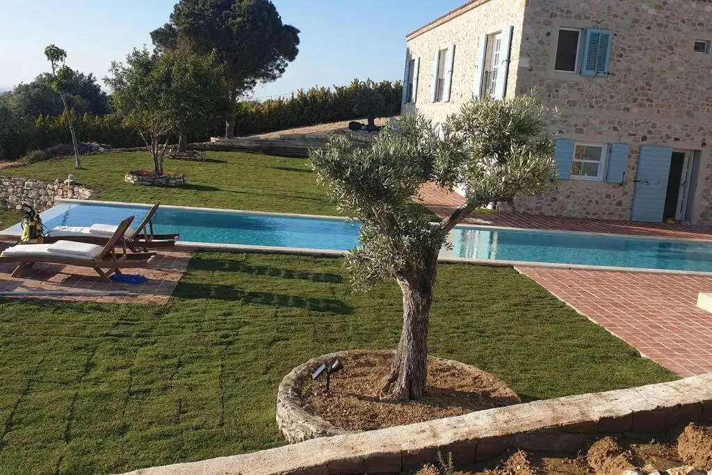 Magnificent Stone House Villa 14 beds 7 en-suite rooms Çeşme (450 m2 6500 land)