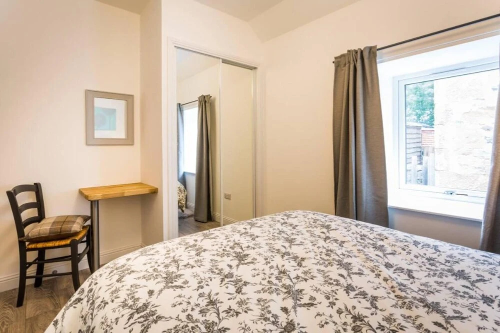 Ideal Couples Base for Exploring the Isle of Arran