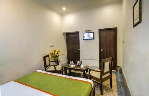 OYO Rooms Umed Club Road Rai Ka Bagh