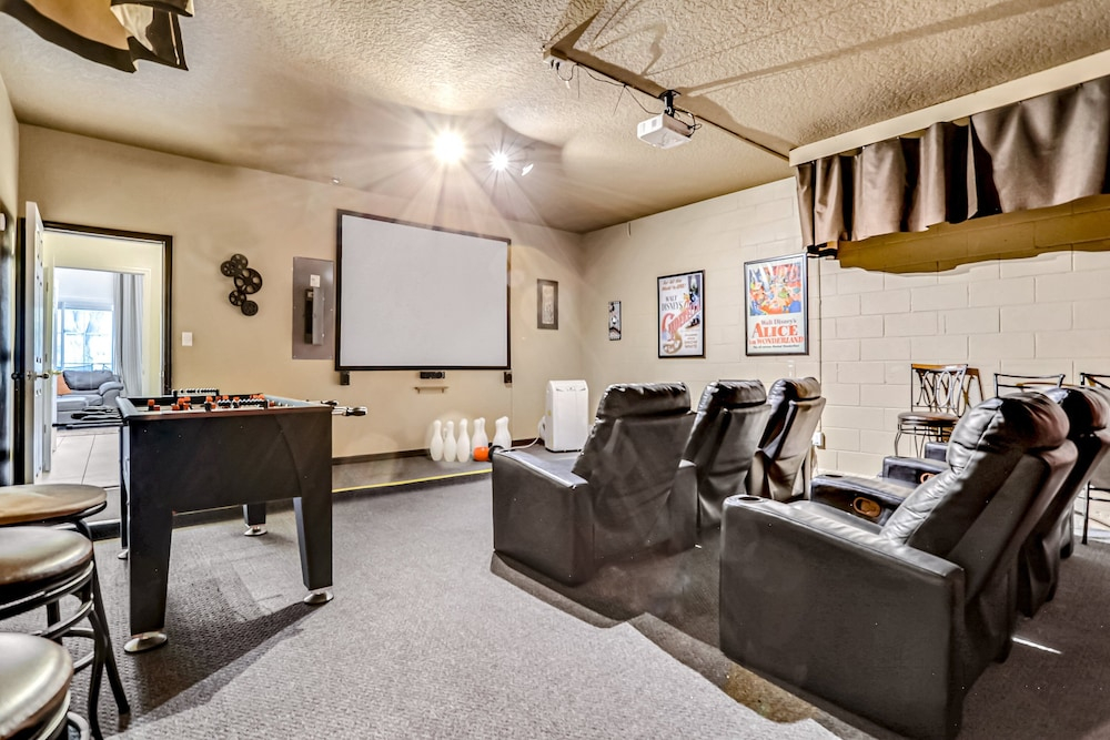 Charming Home With Pool, Pool Spa, Lanai, Central AC, & Washer/dryer