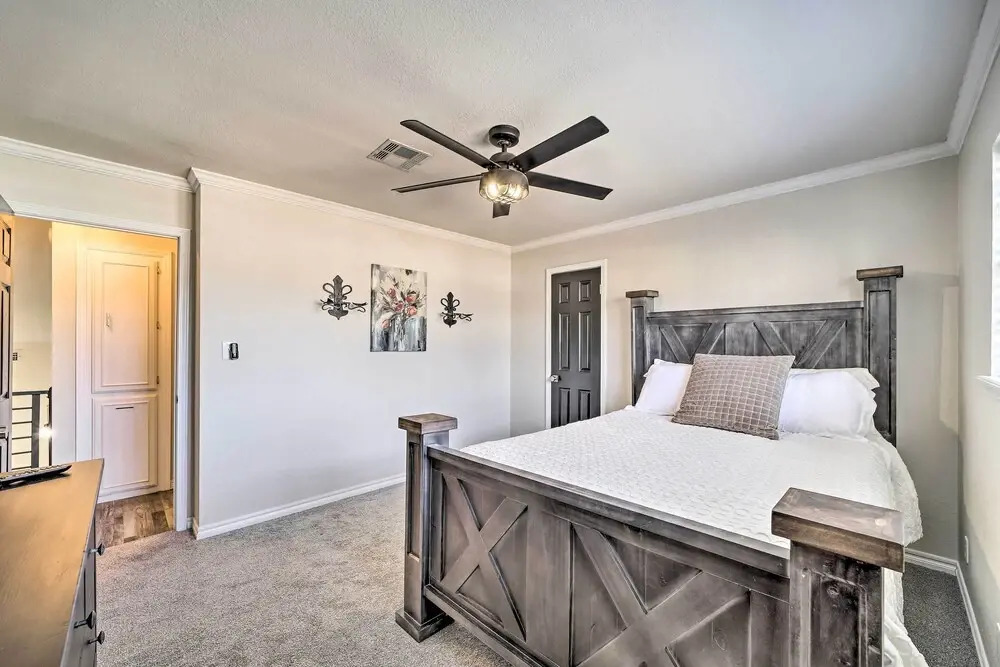 Immaculate Woodland View Retreat w/ Hot Tub