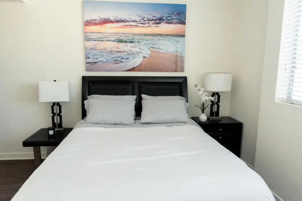 Santa Monica 2 Bed/ 2 Bath