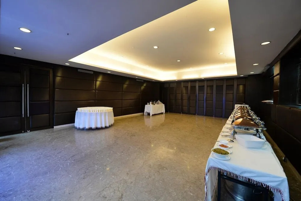 OYO 1038 The Kay Hotel