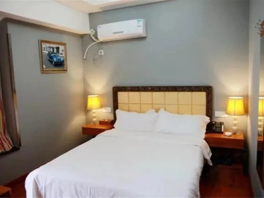 Luoyang Feronia Hotel
