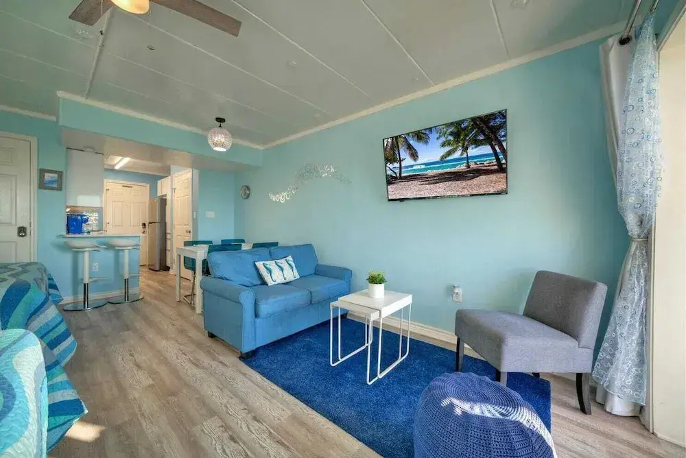 Oceanfront Condo w/ Private Balcony Pool + Tennis Bubbly Blew by Avantstay