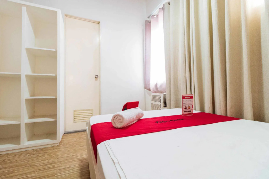 RedDoorz near Quirino Station - Vaccinated Staff