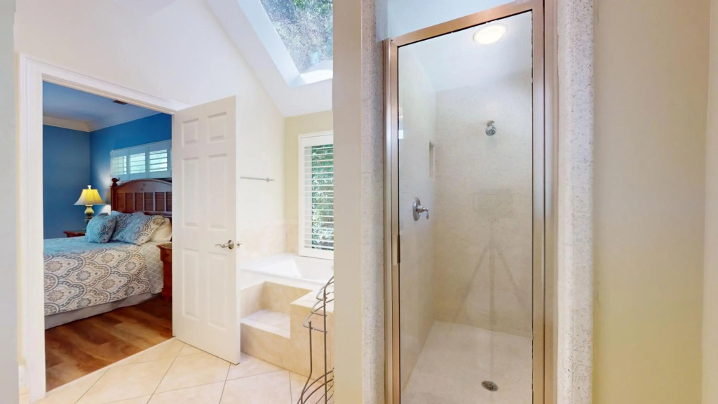 1 Troon Dr