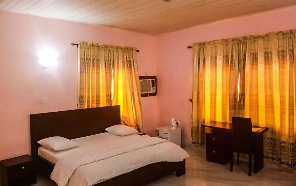Carabana Hotel & Suites