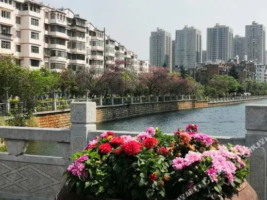 Mingchun Garden Hot Spring Resort Hotel (Kunming University Fukang City Shopping Mall Branch)