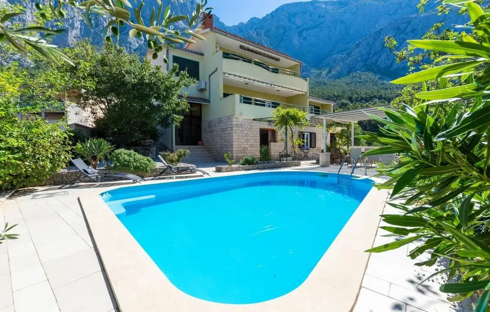Beautiful Home in Makarska With Wifi and 4 Bedrooms