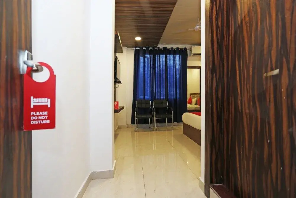 Capital O 15566 Hotel Rosewood Inn
