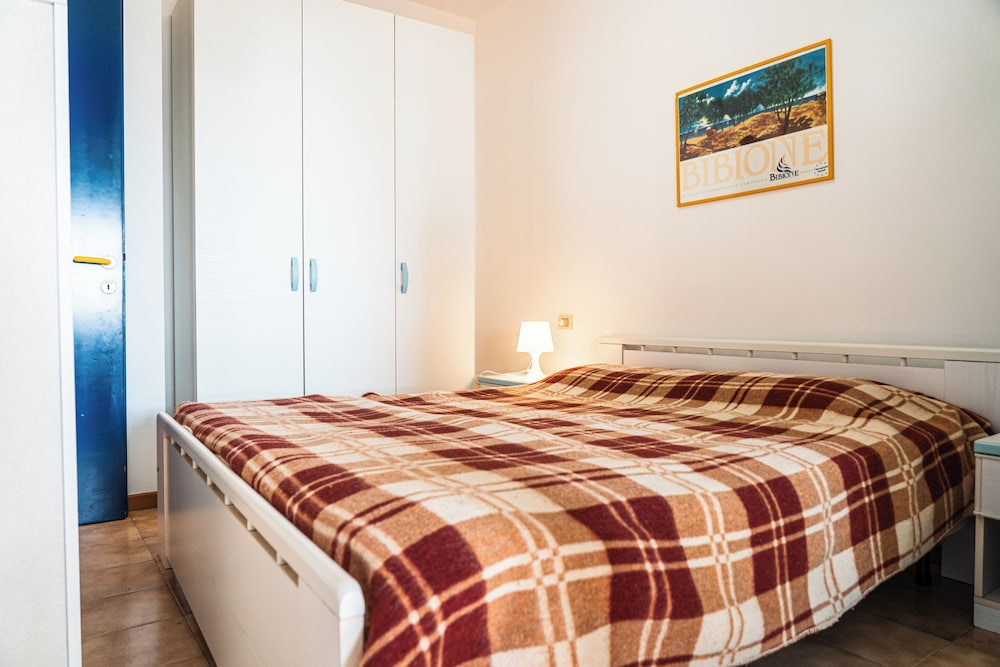 Welcoming Flat Just Steps From the sea