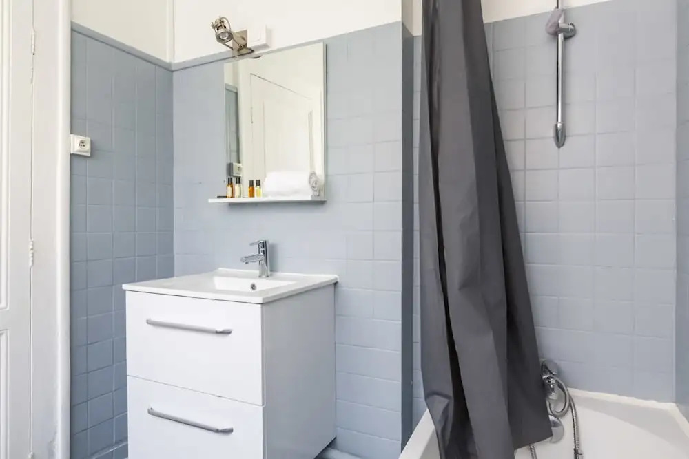Homely Apartment Near Place de la Victoire