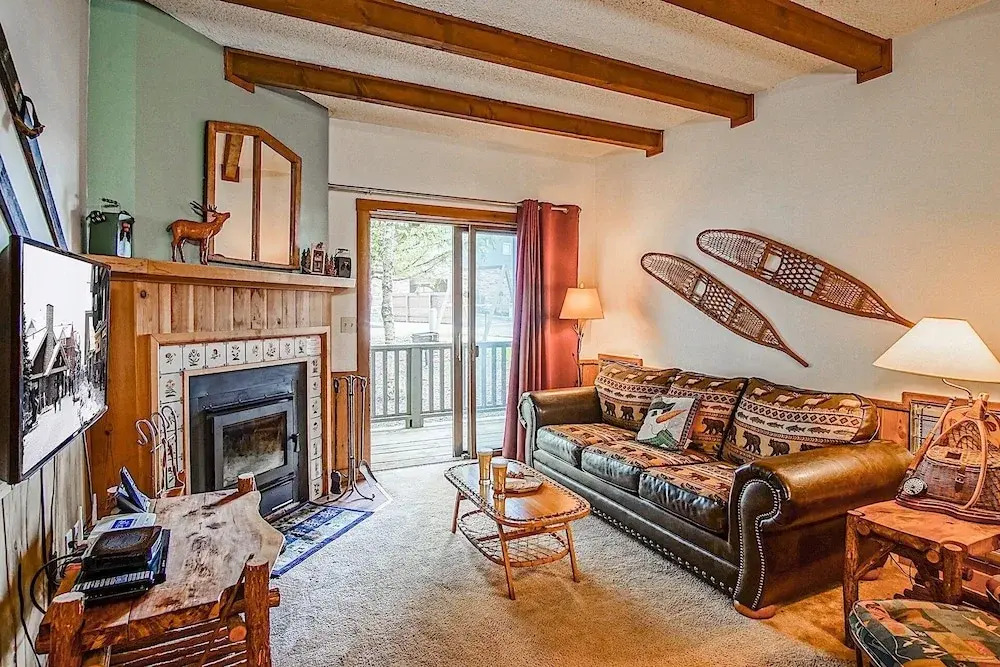 Whistlepunk #33: 1 Bedroom, 1 Full Bathroom: Slope Side, Wood Fireplace