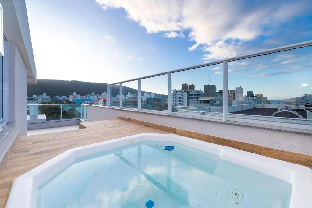 Terrazzo 602B - Cobertura duplex à poucos metros da praia de Bombas - Condomínio com piscina - Academia - Solário