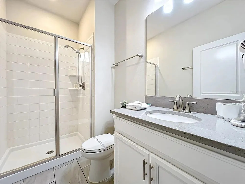 Stunning 4Bd w Pool Storey Lake 5019