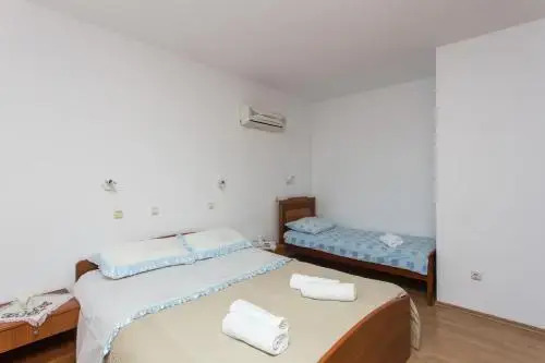 Apartments Mira