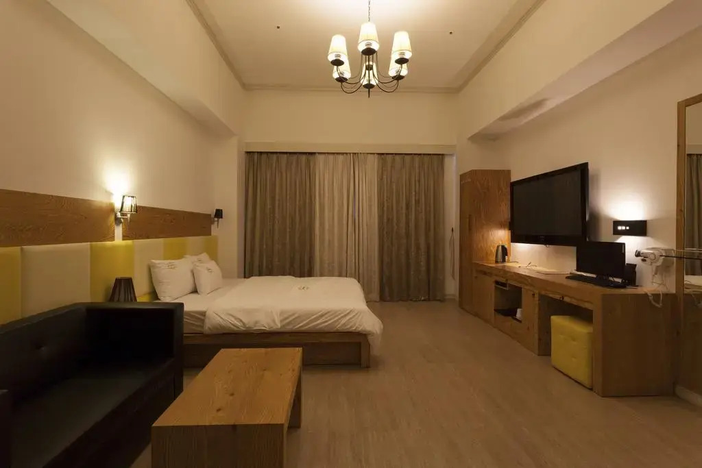 Liv Life Hotel
