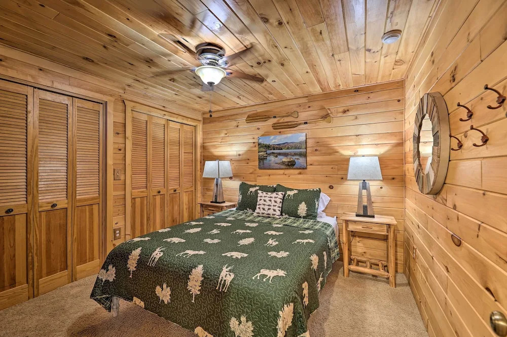 Luxe Riverfront Lodge: Group Wine and Ski Retreats