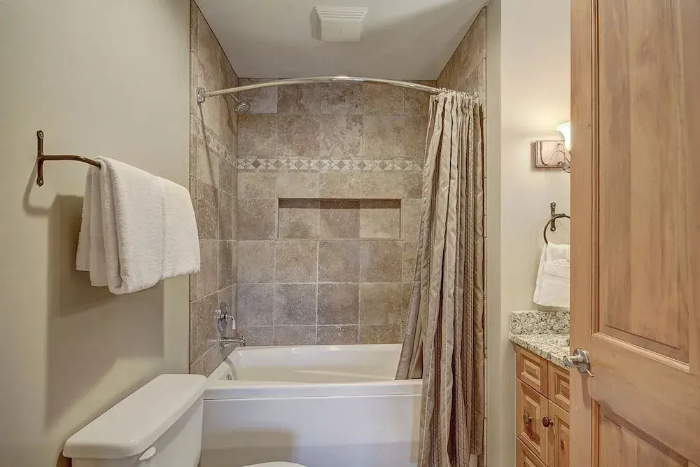 8594 Expedition Station 1 Bedroom Condo by RedAwning