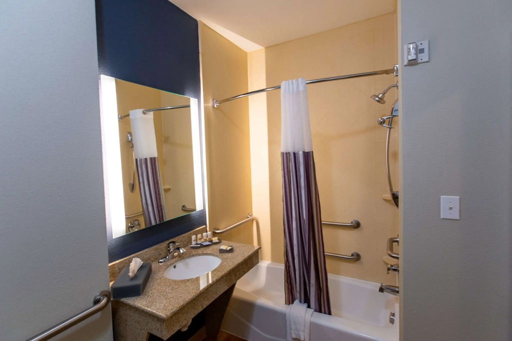 La Quinta by Wyndham Houston East at Normandy