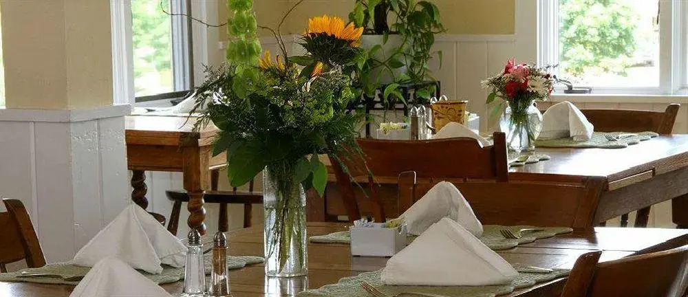 Brass Lantern Inn