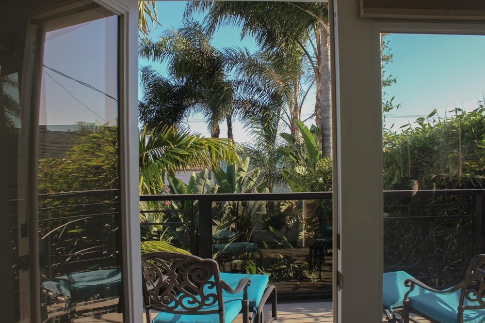 PCH 7 in Malibu with 3 bedrooms and 2 bathrooms