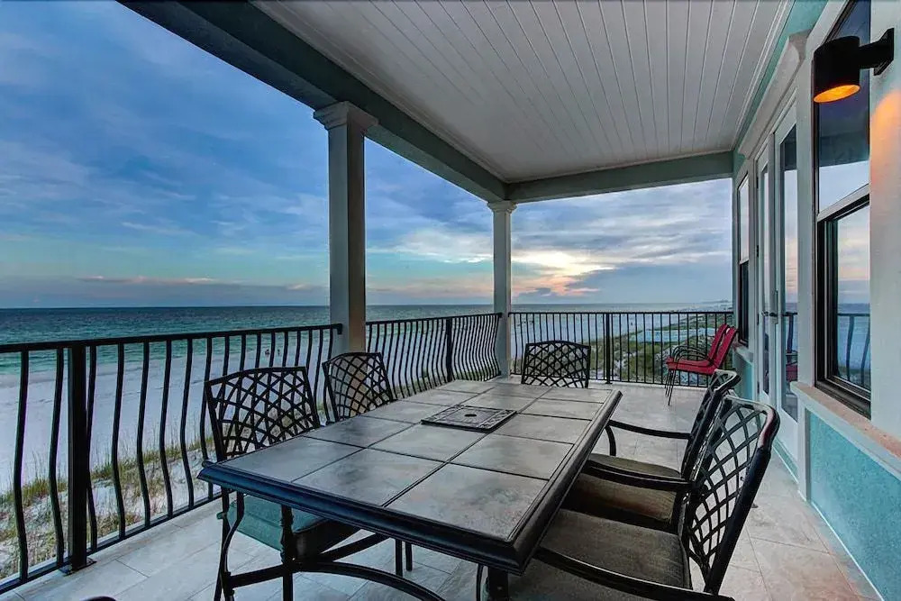 5 O'Clock Somewhere 8 Bedroom Holiday Home by Five Star Properties