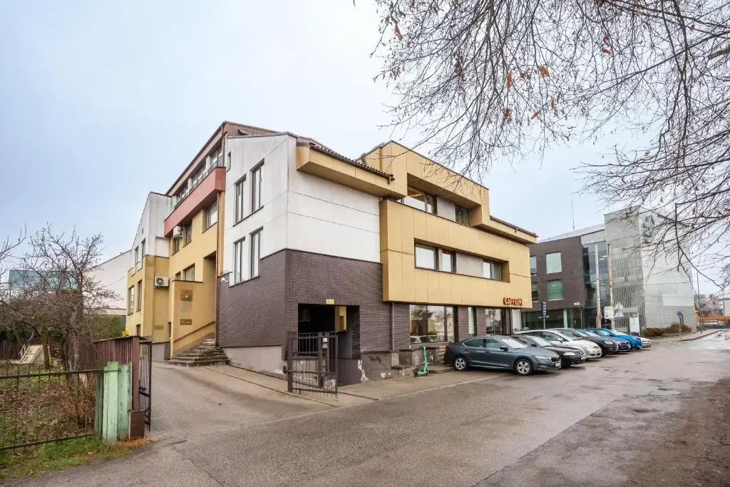 3 Bedroom Apart/24h self check in/free parking/up to 6 people/