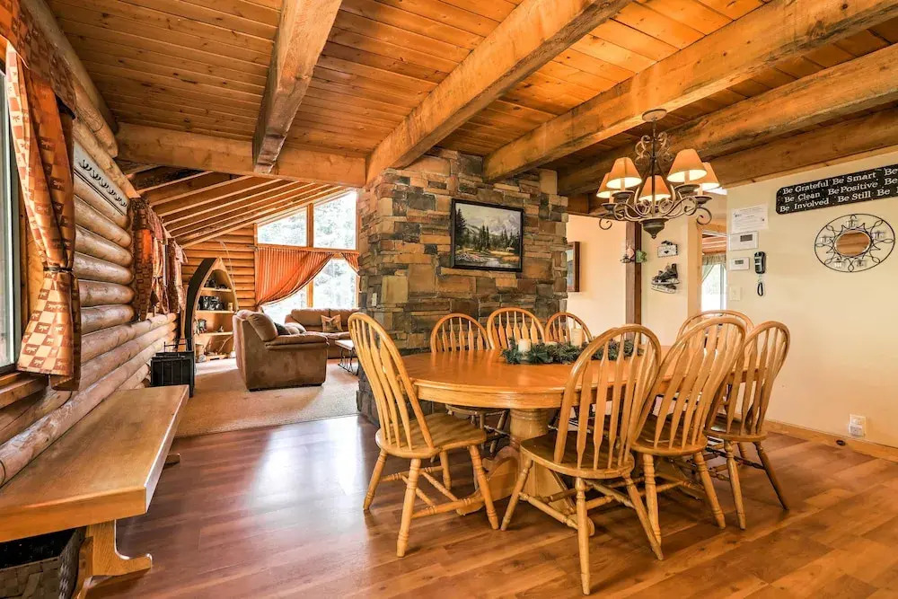 Cozy Utah Cabin w/ Deck & Fire Pit!