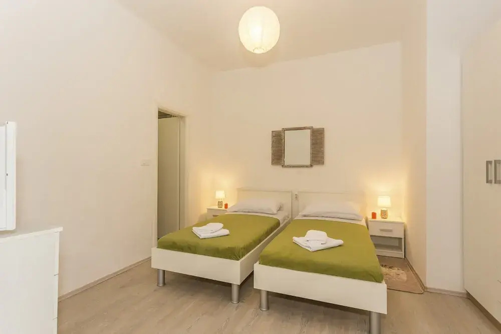 Comfortable Modern Studio With Shaded Patio