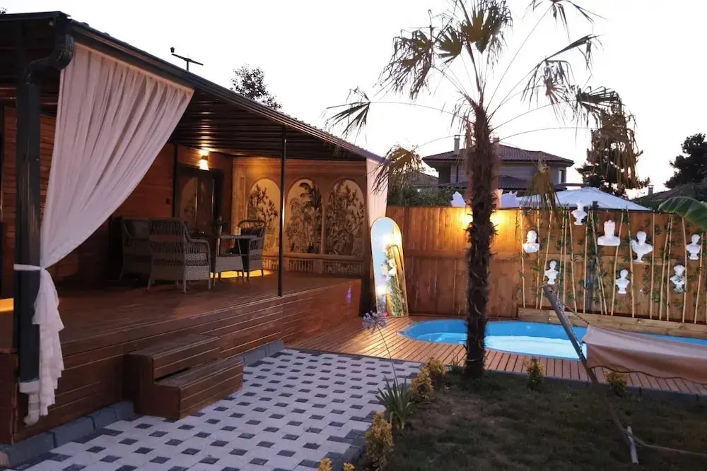 The Jungle Bungalov