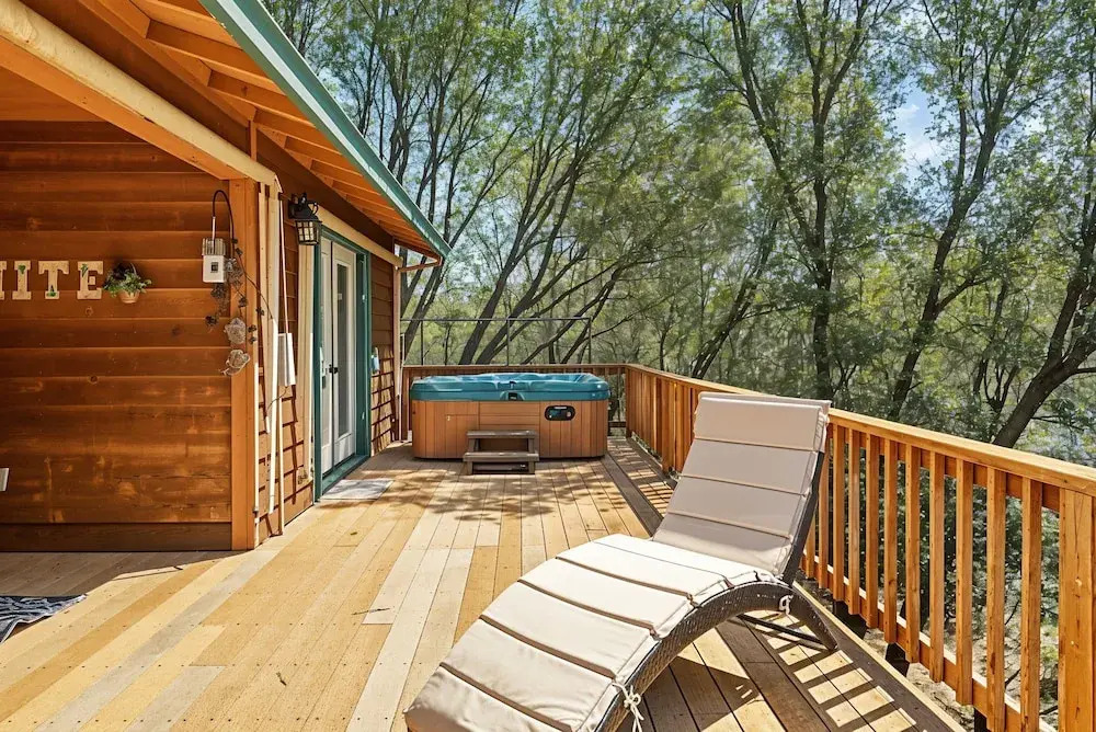 The Nut House - Lovely Home with Hot Tub